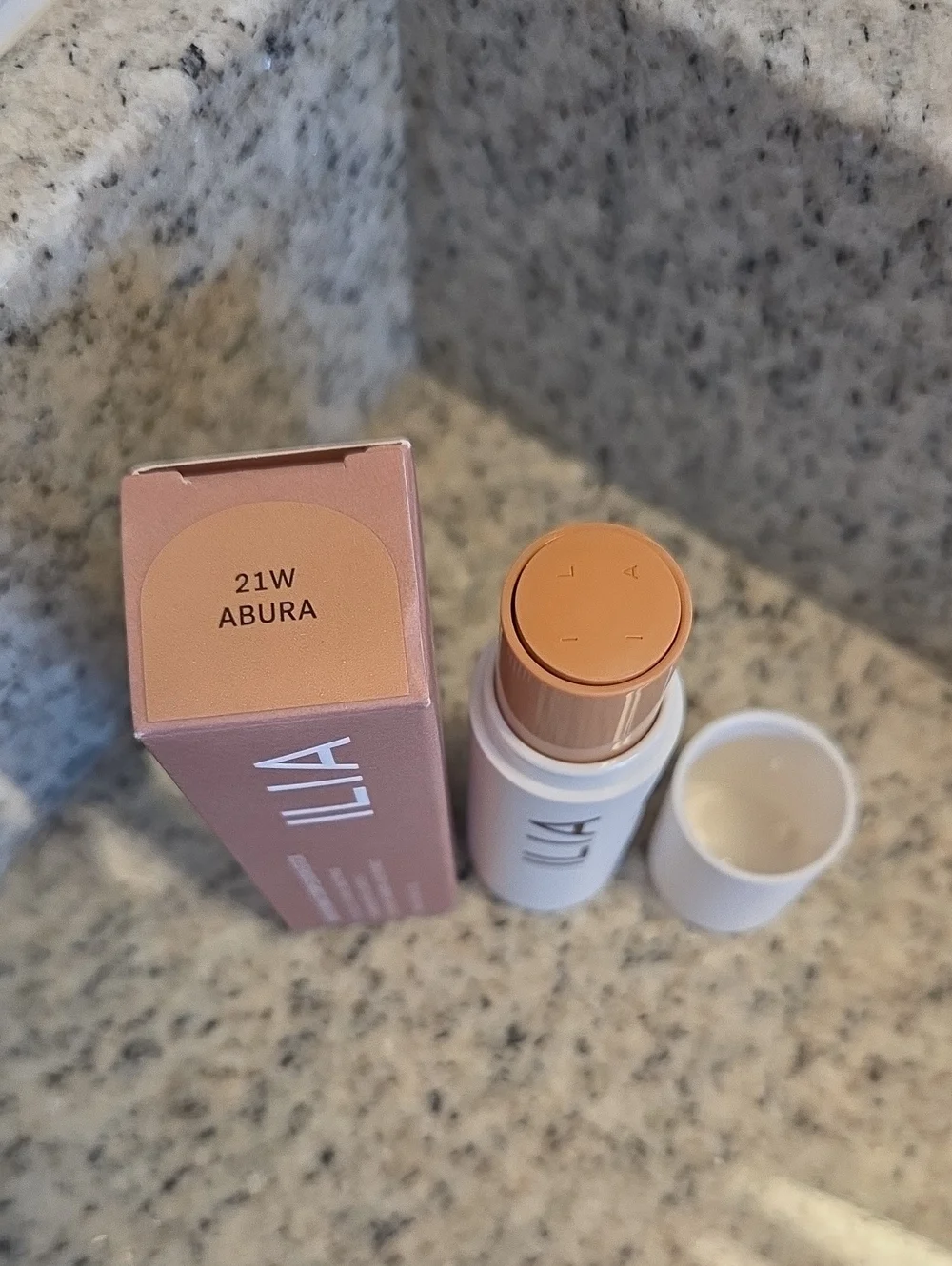 ILIA Beauty Skin Rewind Complexion Stick in: 21W Abura